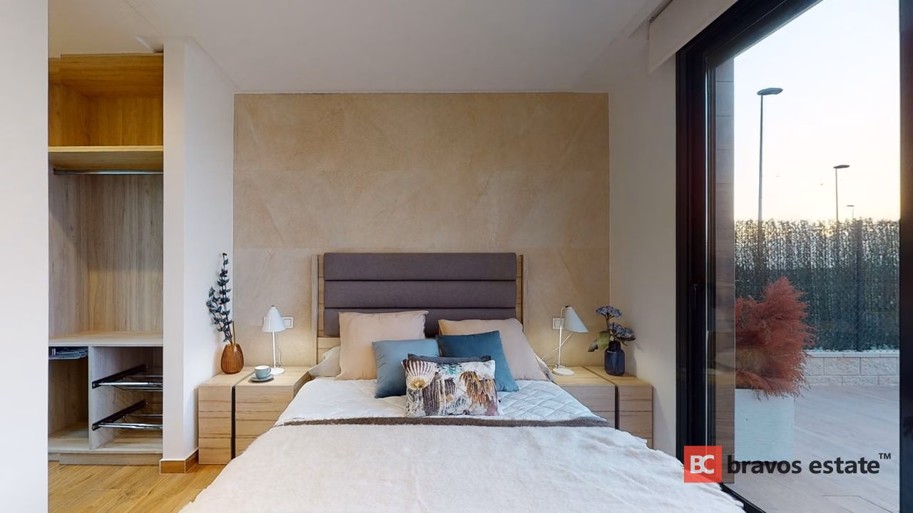 Beachside 4-Bedroom Villa in El Campello · 220 m² - 8