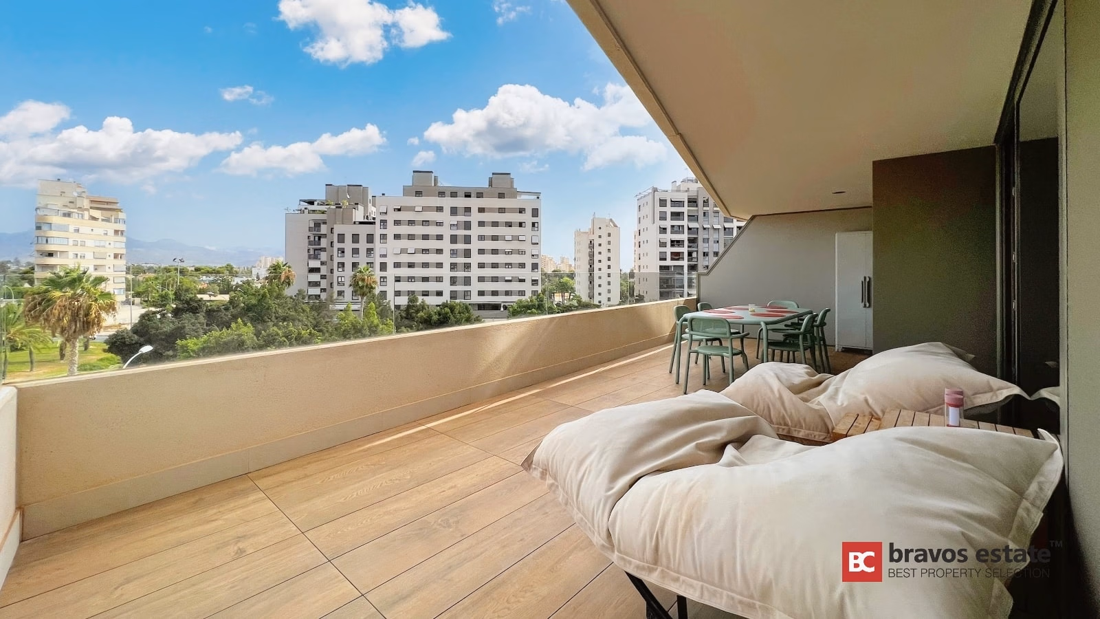 Beachside 3-Bedroom Apartment in Playa de San Juan - 9