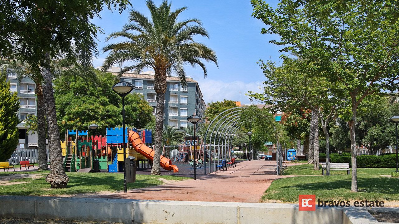 Beachside 4-Bedroom Apartment in El Campello · 141 m² - 15
