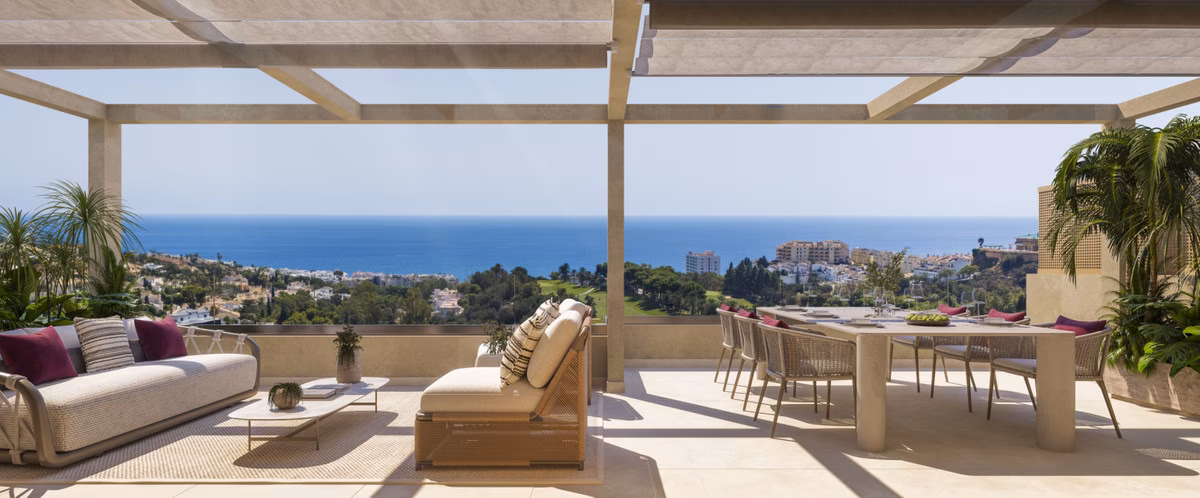Terraza de ático con pérgola sobre la costa