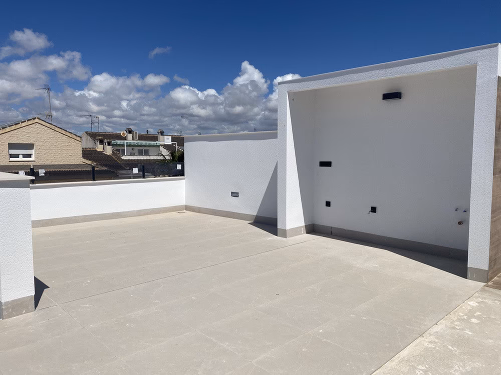 Rooftop solarium with a private plunge pool