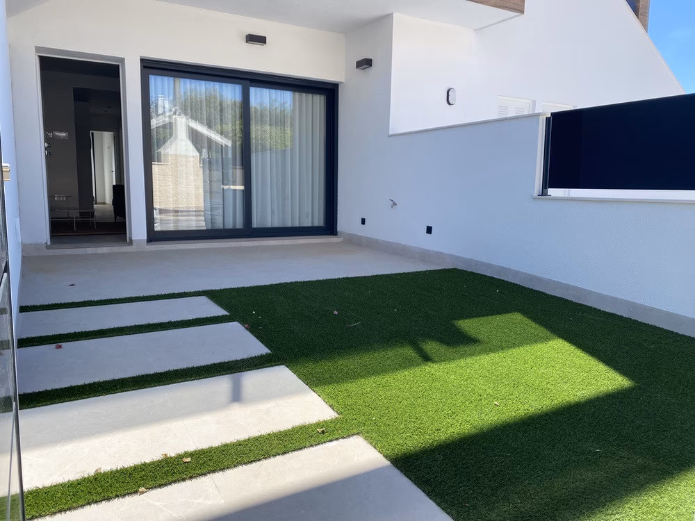 Bungalow exterior with garden
