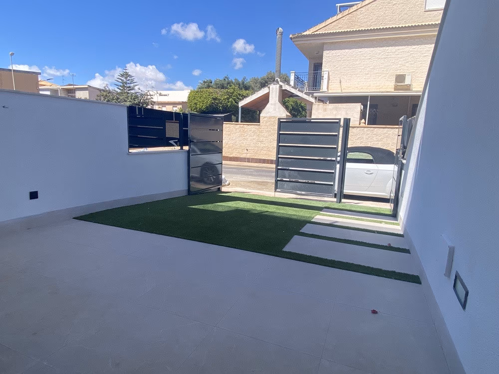 Rooftop plunge pool and solarium