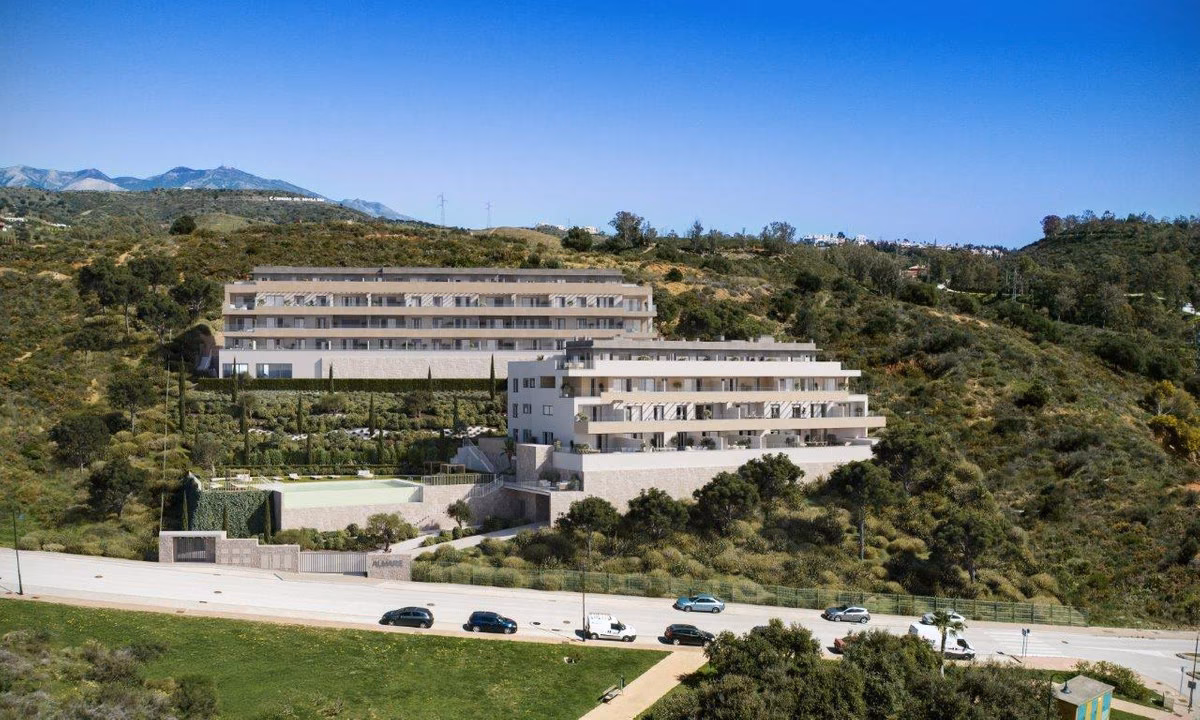 Gevel van een Almare-blok gezien vanaf de toegangsweg, La Cala de Mijas