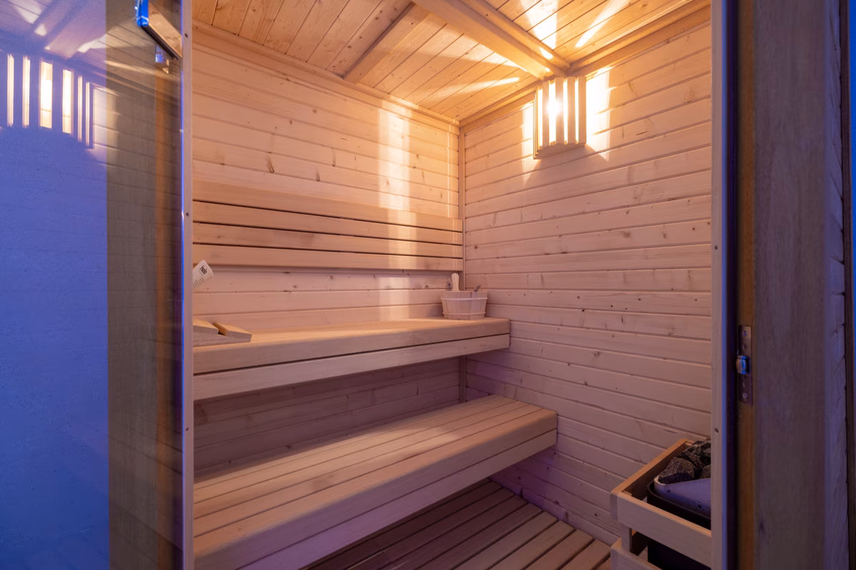 Houten sauna in de spa van Altoasis, Estepona