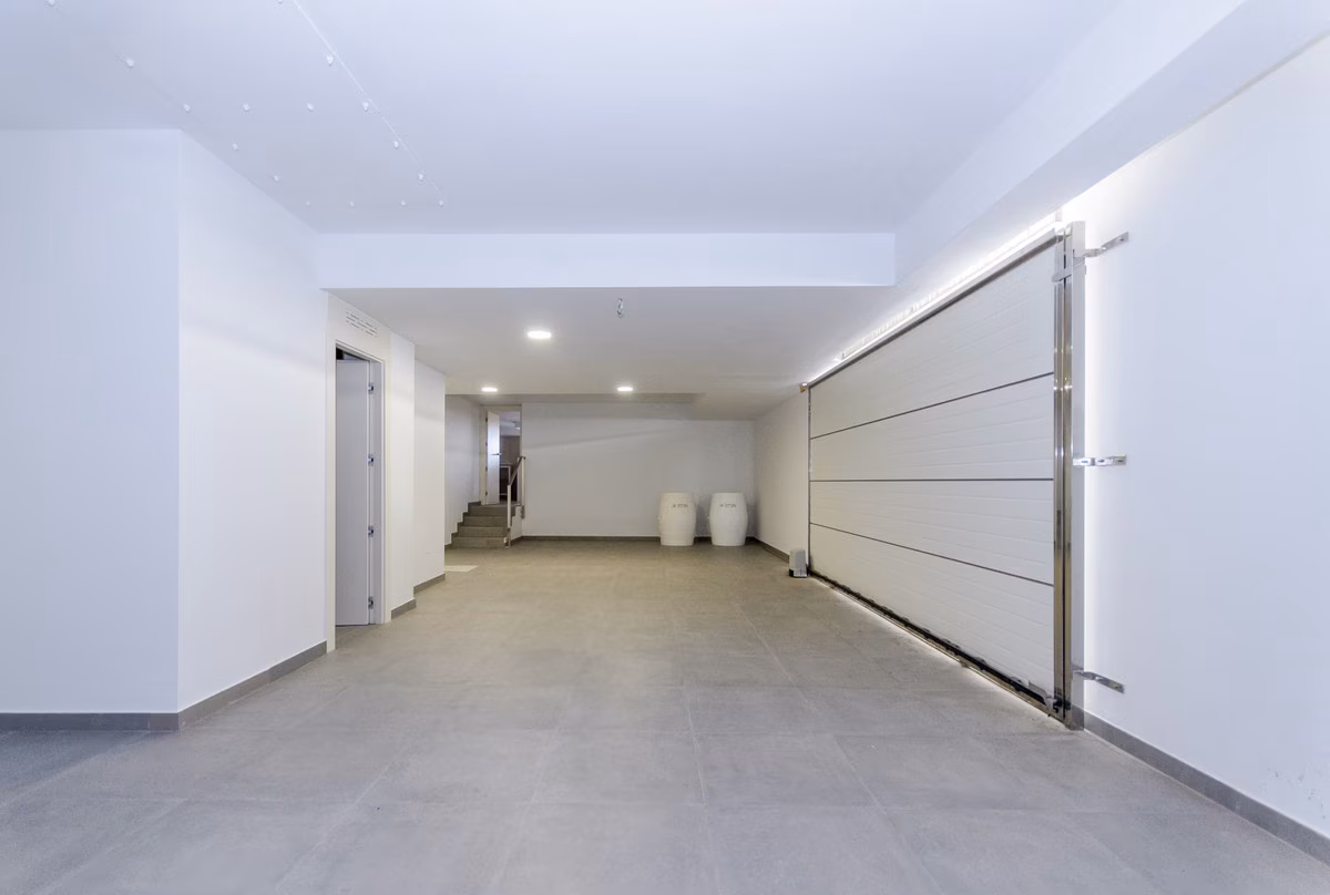 Garage with sectional door at Amay Deluxe