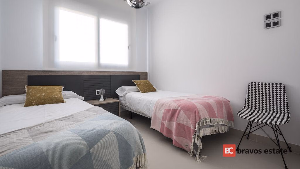 Seafront 2-Bedroom Apartment in Benidorm - 9