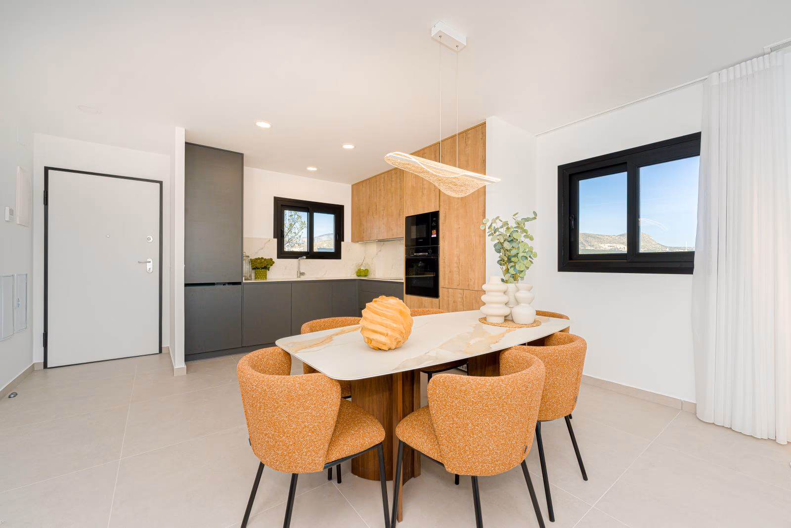 Beachside 2-Bedroom Apartment in Benidorm - 7