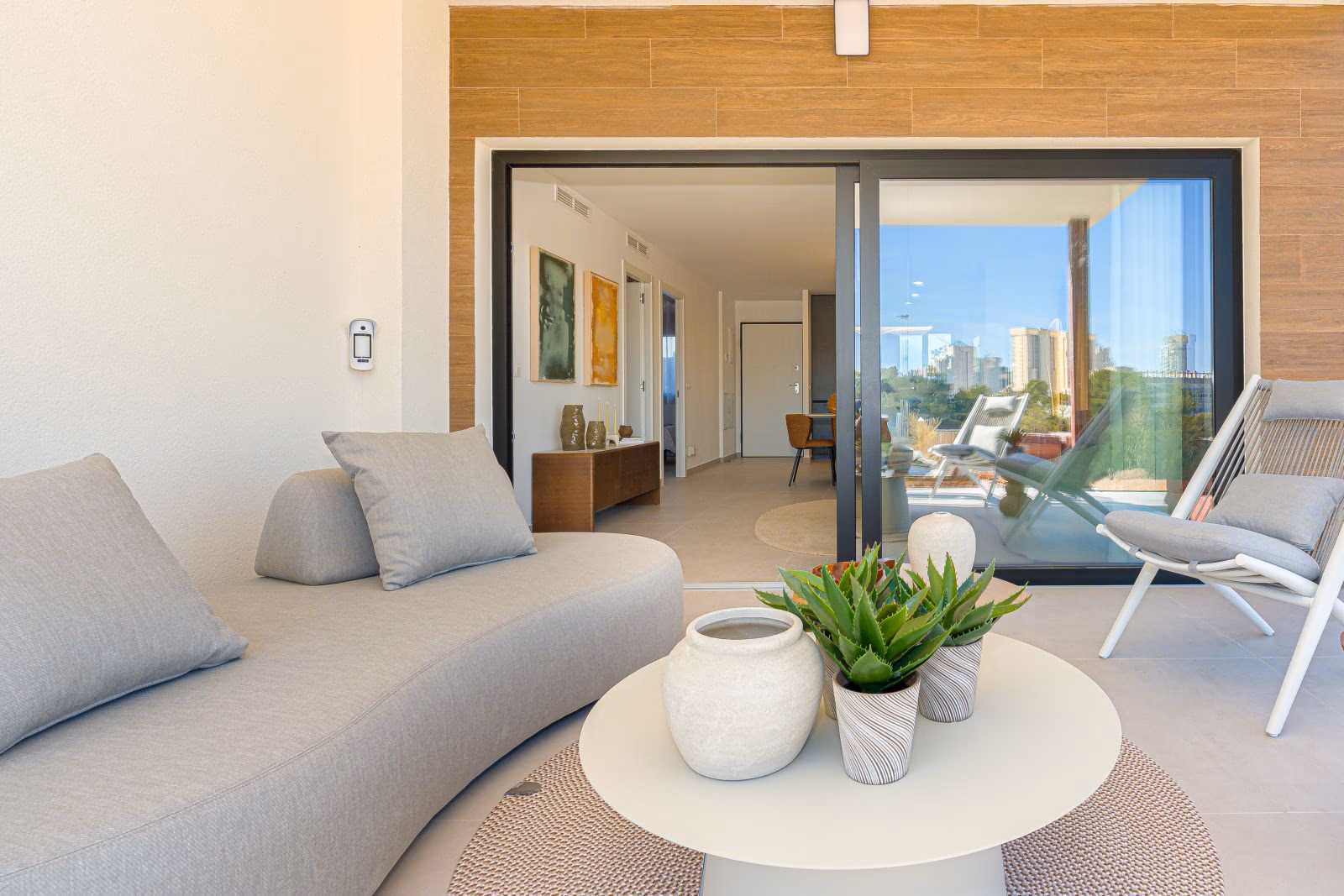 Beachside 2-Bedroom Apartment in Benidorm - 8