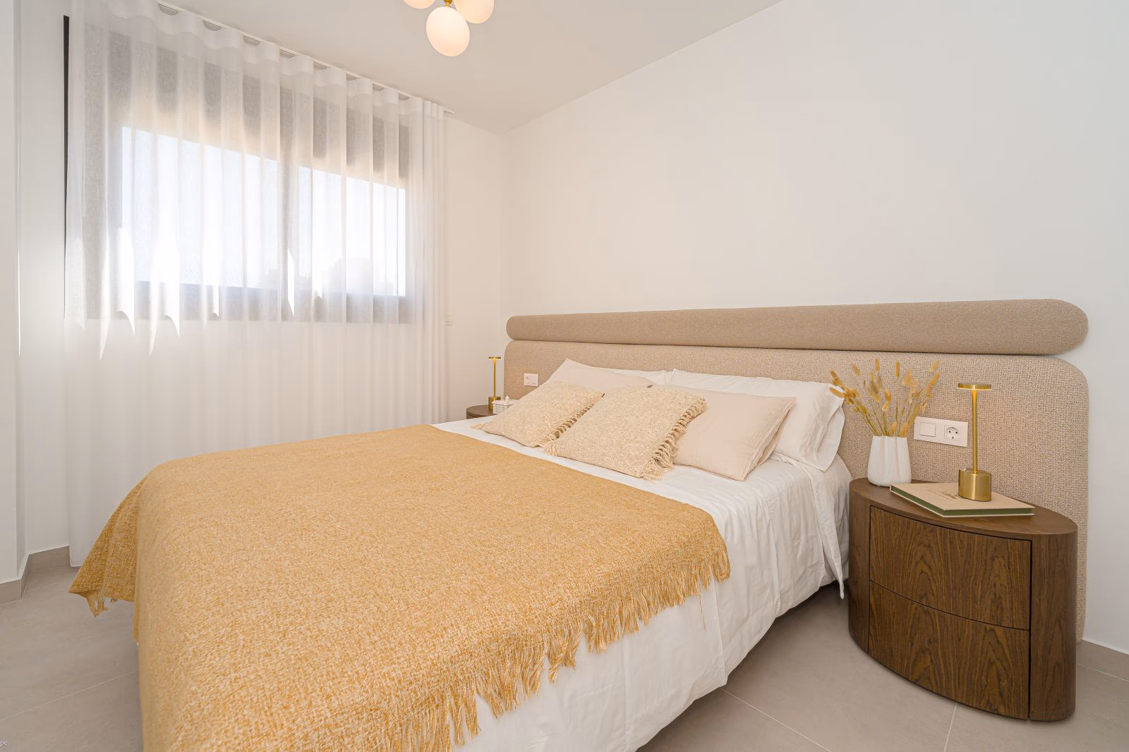 Beachside 2-Bedroom Apartment in Benidorm - 11