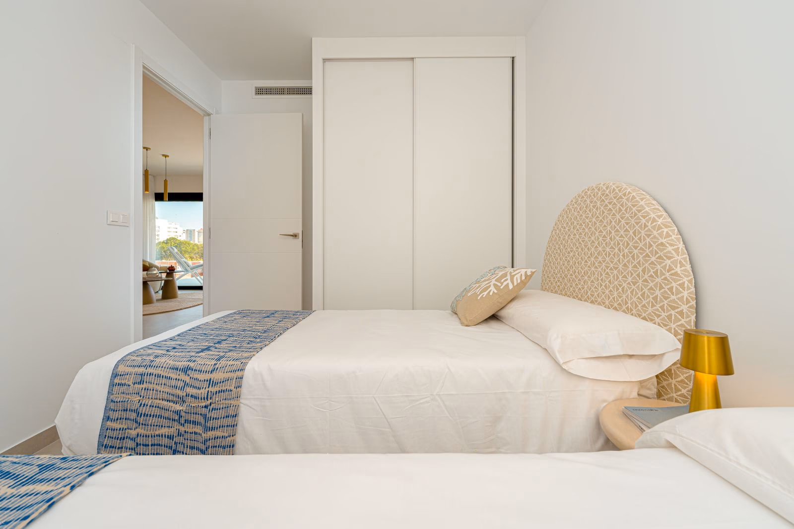 Beachside 2-Bedroom Apartment in Benidorm - 14