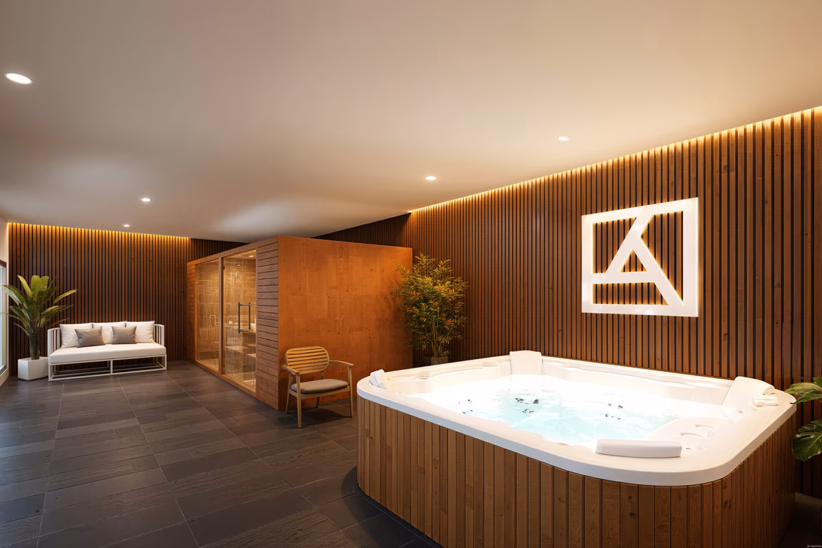 Strefa wypoczynku solarium z jacuzzi