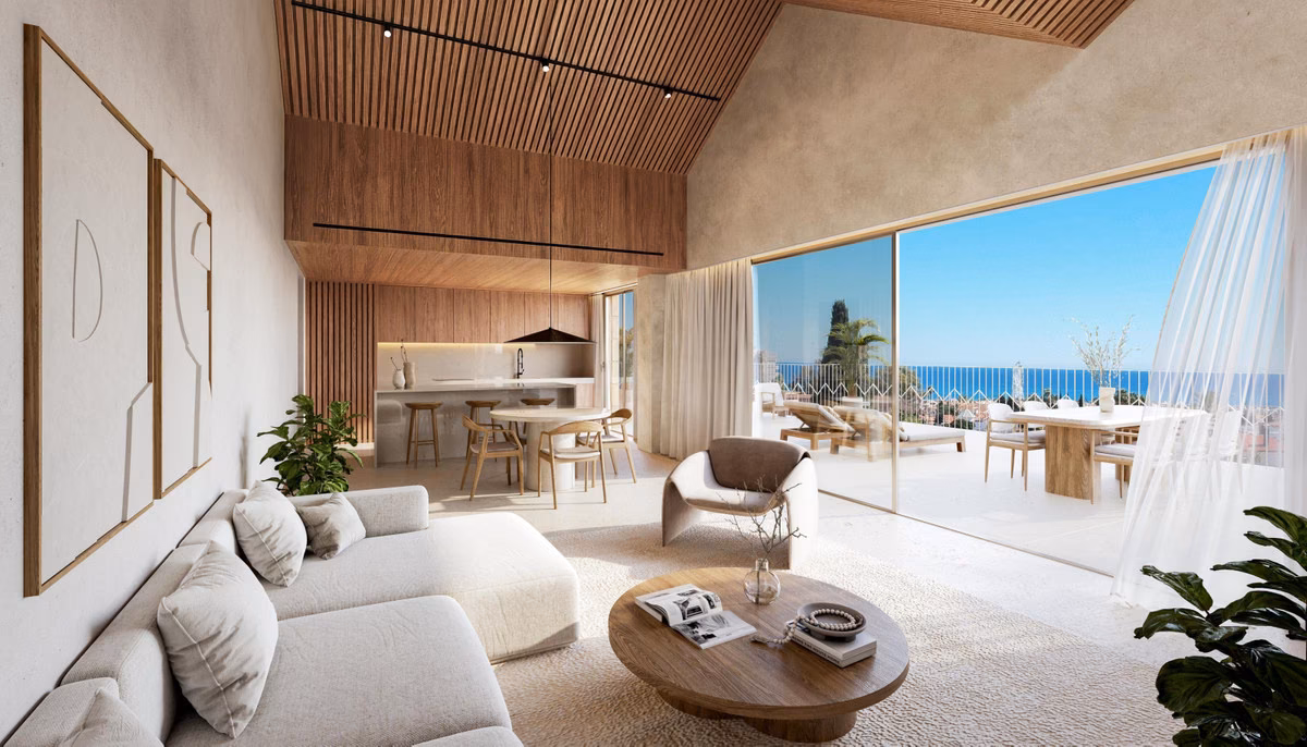 Wohnzimmer mit Holzdecke und Zugang zur Terrasse bei Art Marina