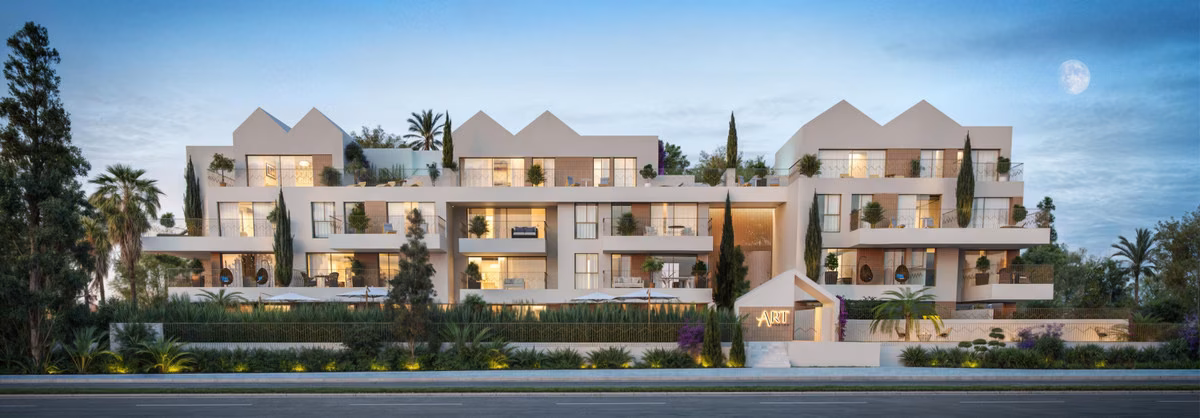 Hauptfassade von Art Marina mit begrüntem Eingang, Torremolinos