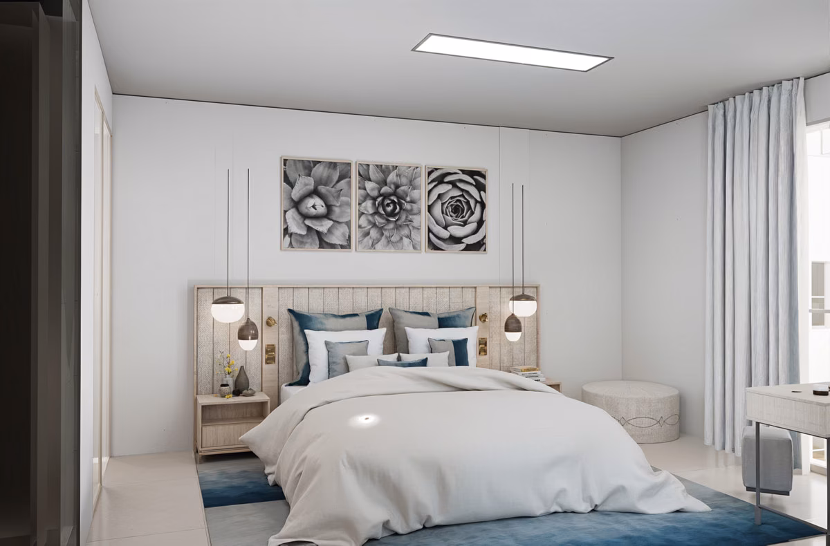 Dormitorio con armarios empotrados en Azure Breeze