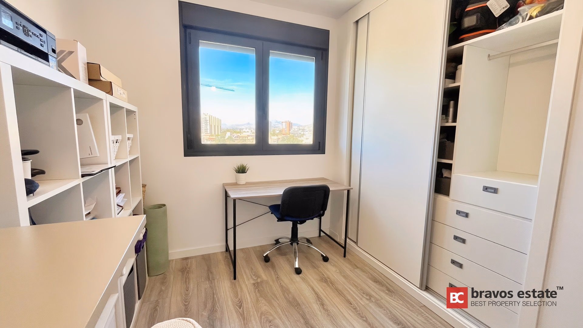 Beachside 2-Bedroom Apartment in El Campello · 100 m² - 8