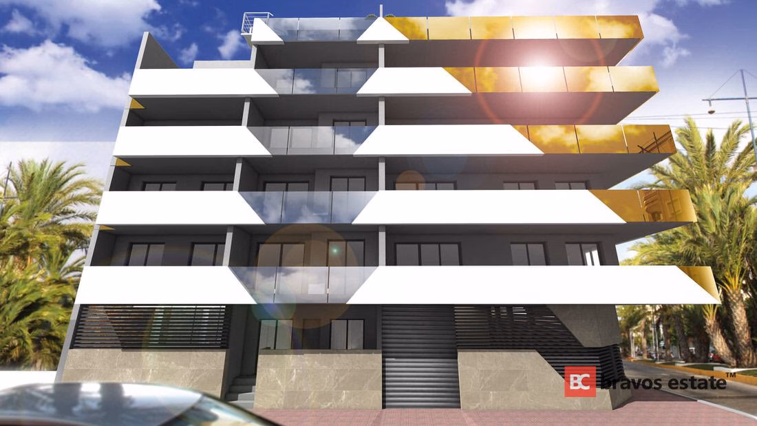 Seafront 2-Bedroom Apartment in Torrevieja - 9