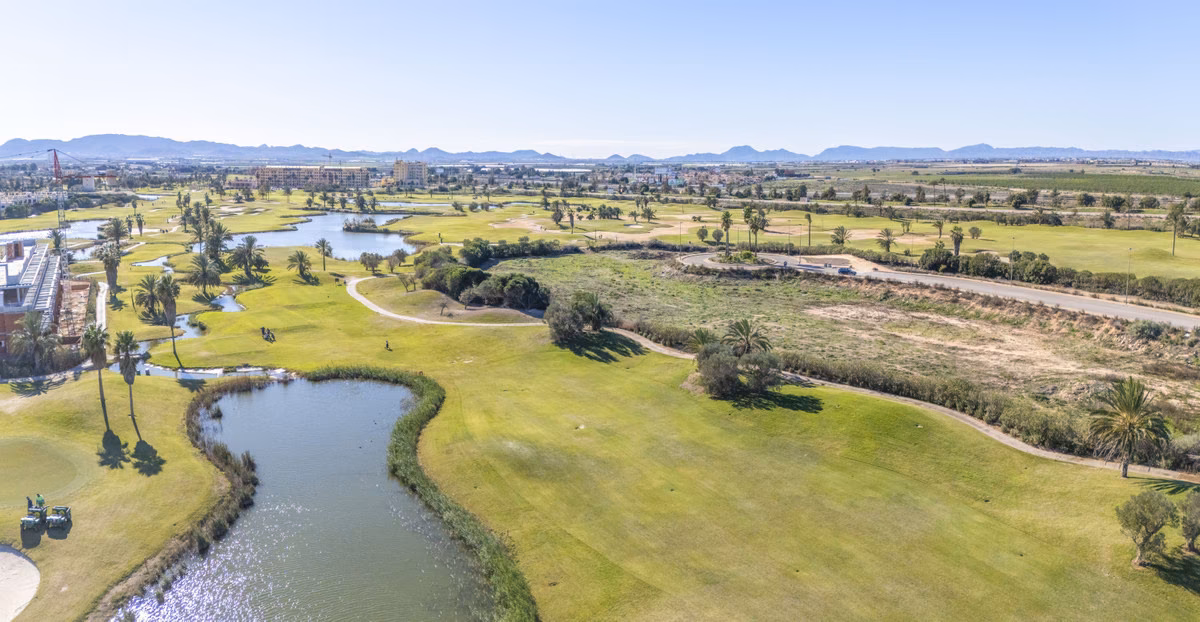 Privater Pool und Garten mit Blick auf den Fairway