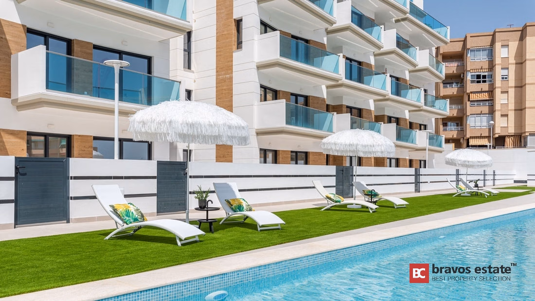 Seafront 2-Bedroom Apartment in Guardamar del Segura - 2