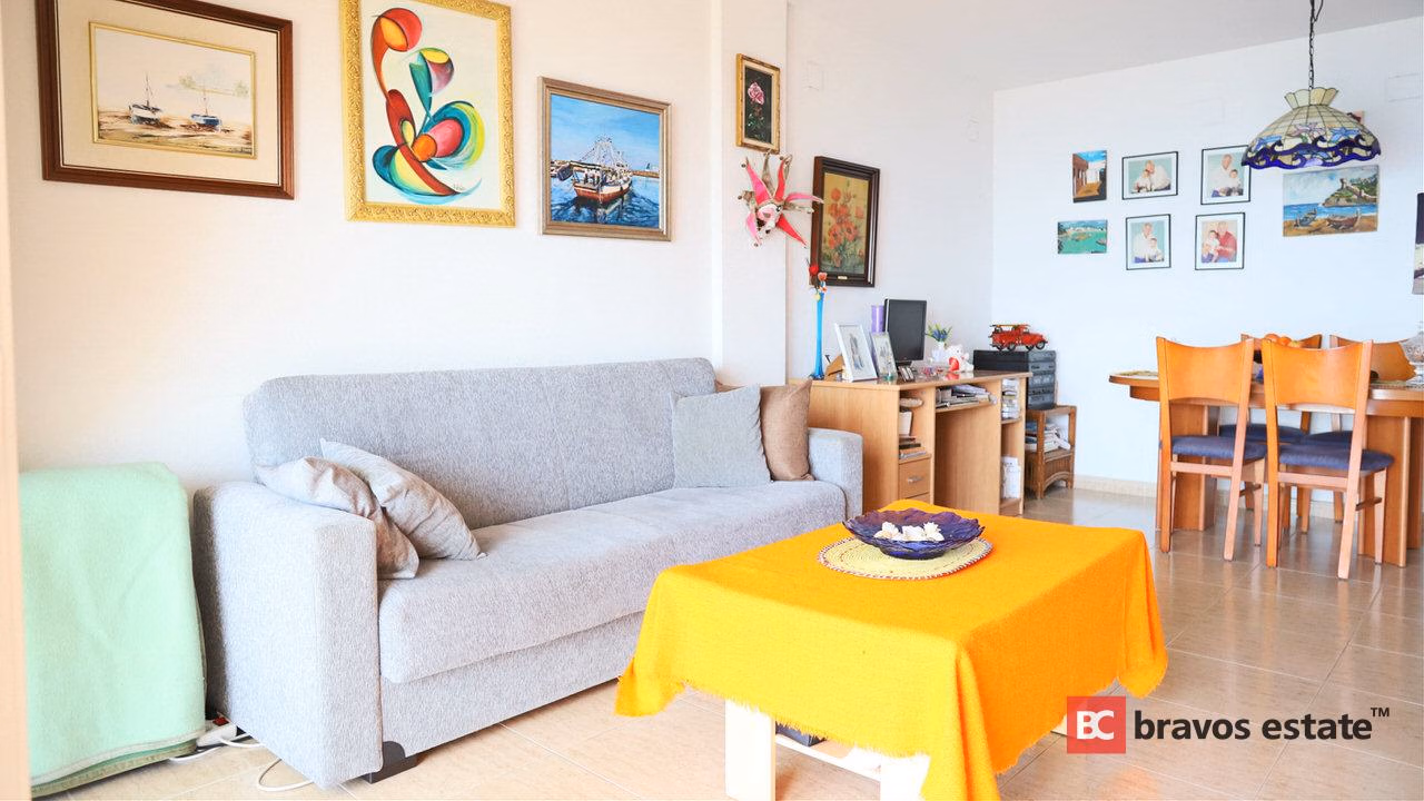 Beachside 2-Bedroom Apartment in Alicante - 6