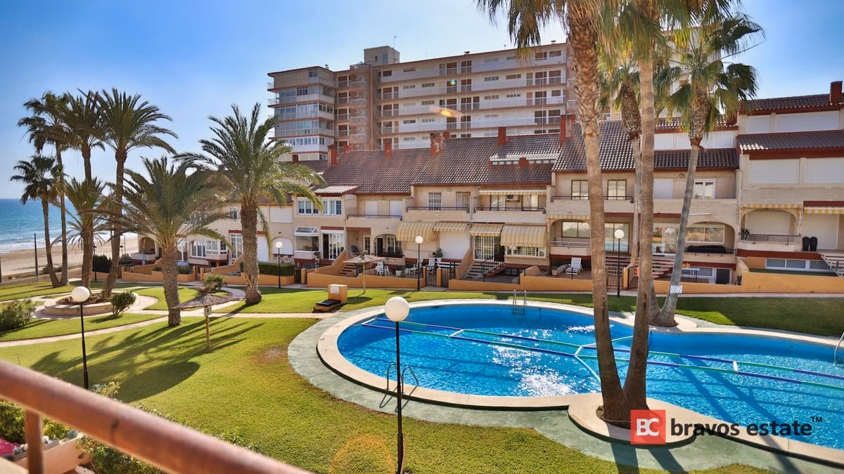 Seafront 6-Bedroom Bungalow in El Campello - 2