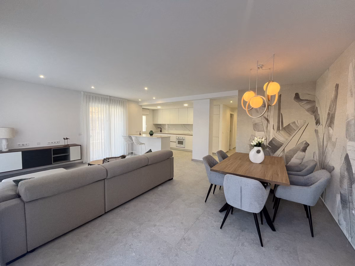 Calle Perseo — готовые квартиры с 3 спальнями на первом этаже в Torre del Moro, Торревьеха 1