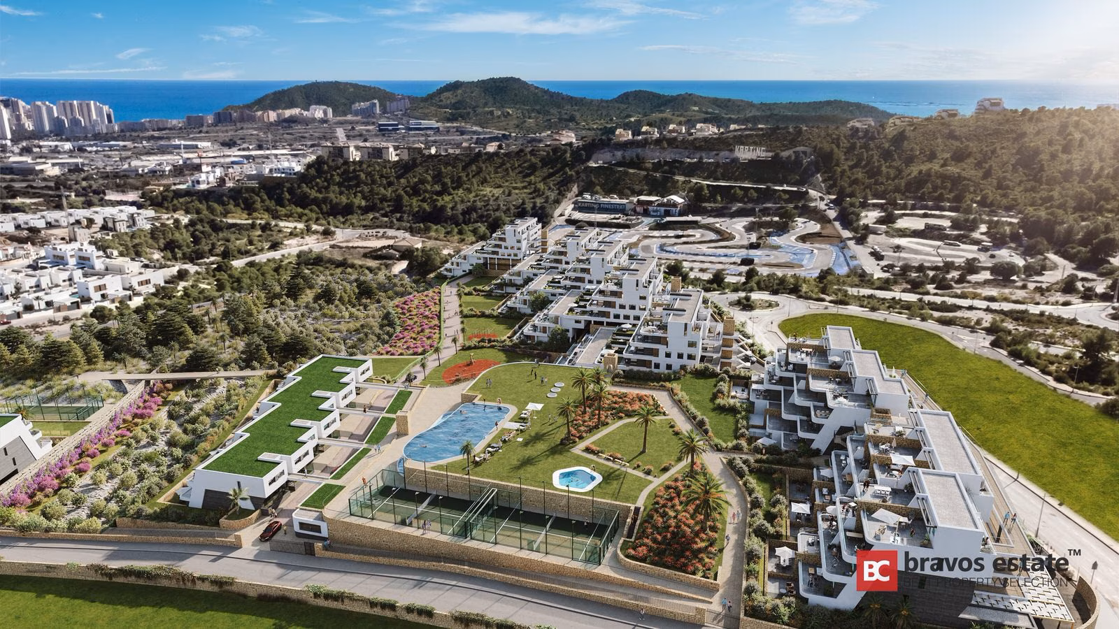 Vue aérienne de Camporrosso à Finestrat avec jardins, piscines et la mer au loin