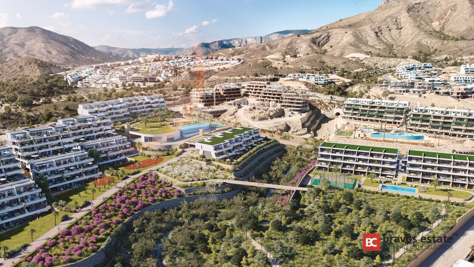 Visualisation de Camporrosso avec piscines et espaces verts le long du cours d’eau