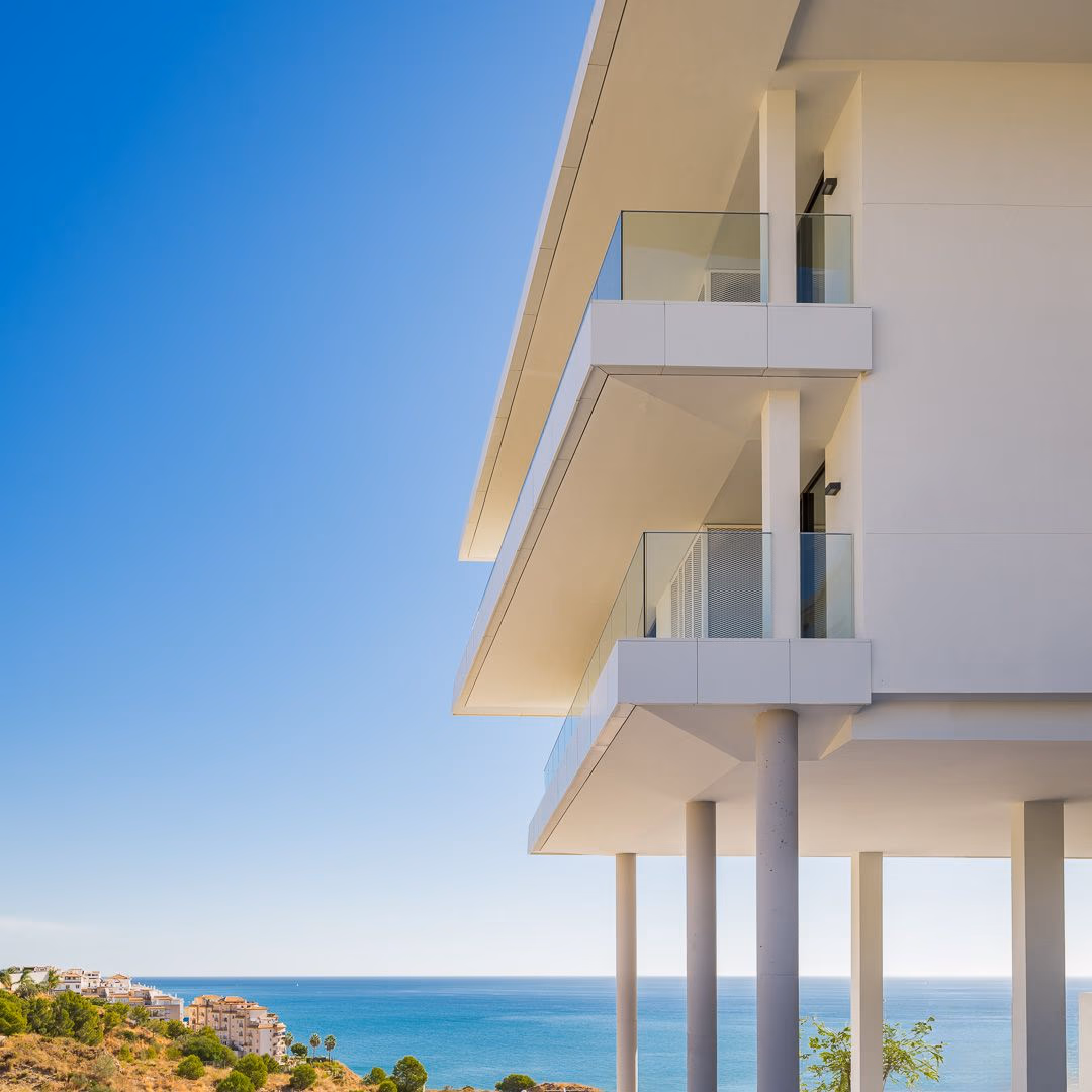 Architecture contemporaine avec vue sur la mer à CARAT II
