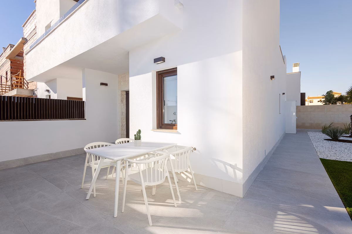 Covered ground-floor terrace with an outdoor dining set