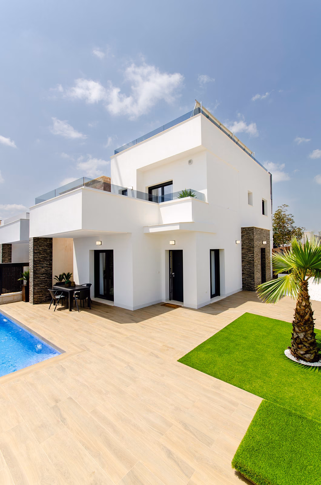 Villa with private pool, terrace and lawn