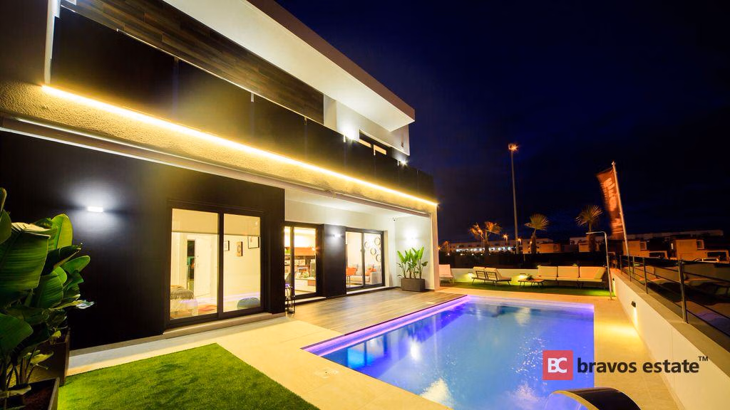 New Build 3-Bedroom Villa in Cabo Roig - 2