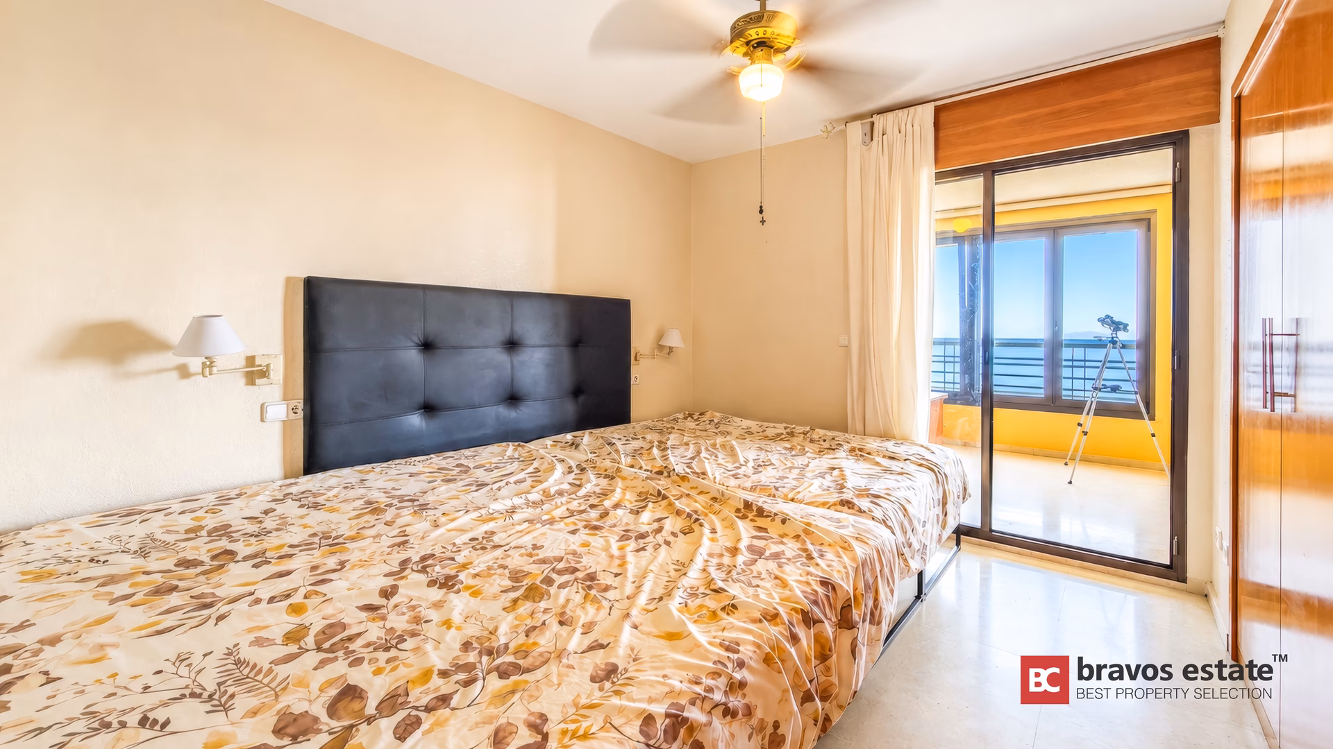 Dormitorio principal con vistas al mar
