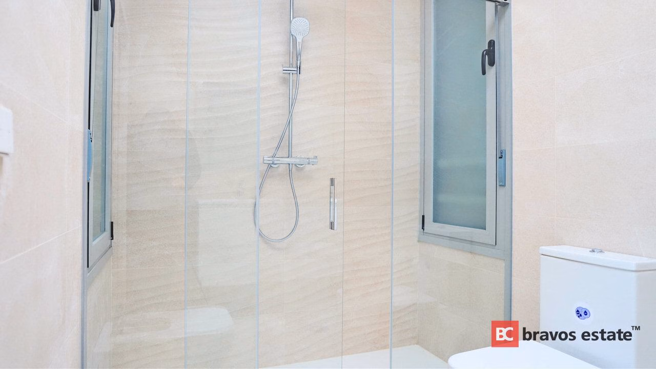 Spacious 3-Bedroom Villa in Playa de San Juan - 3