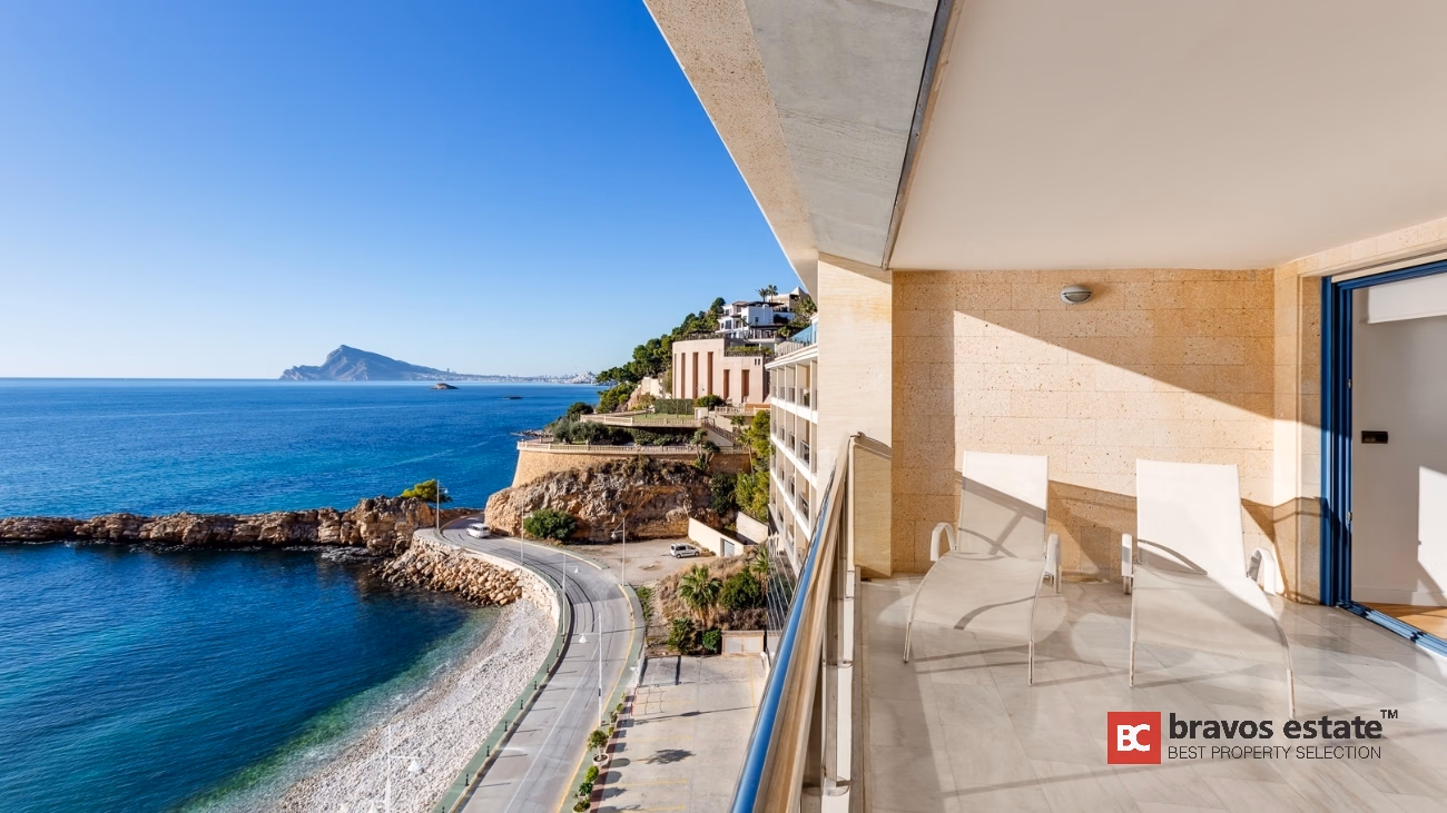 Seafront 2-Bedroom Apartment in Altea - 5