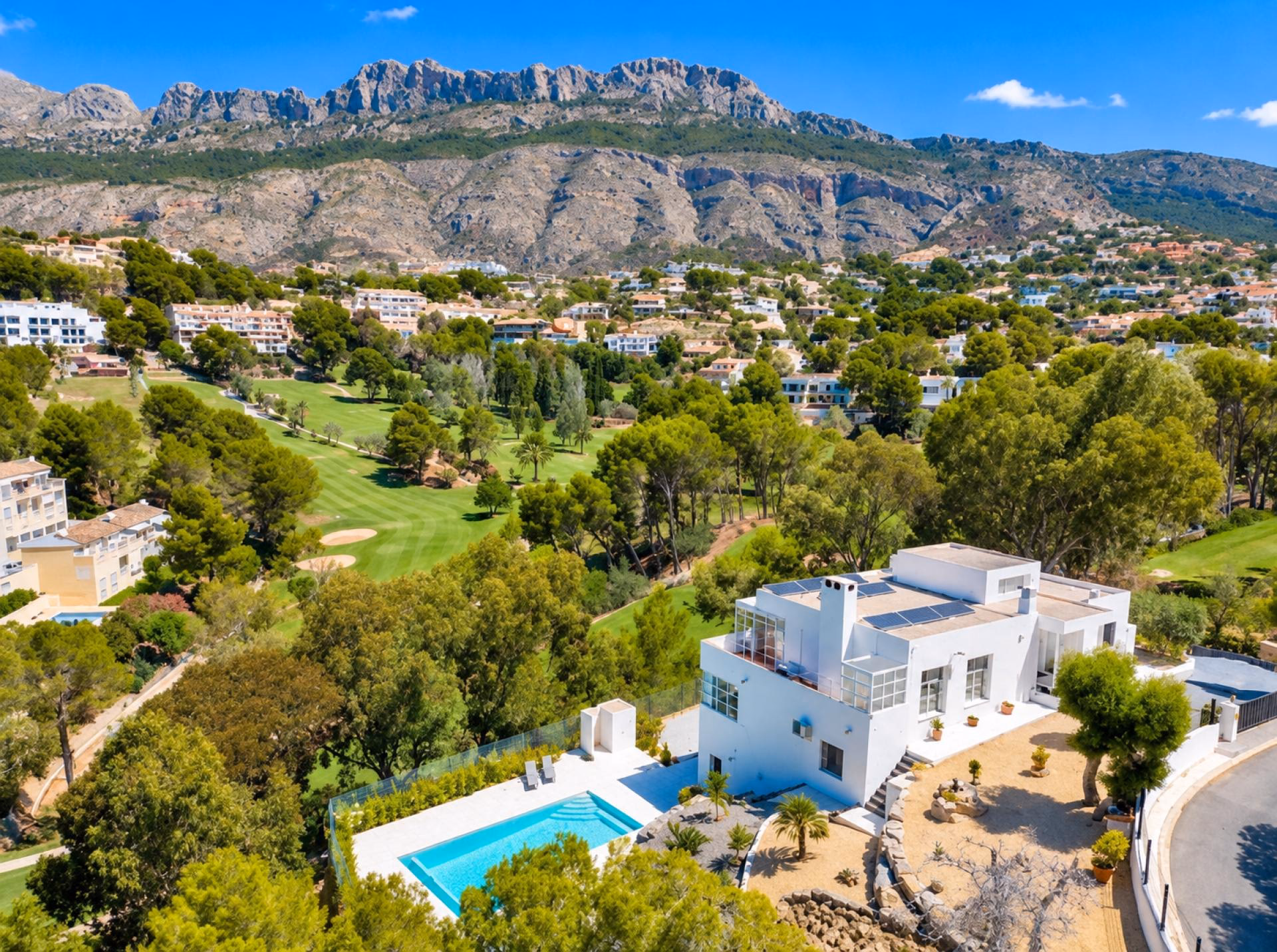 Aerial view of the villa on the first line of Don Cayo golf course with the Sierra de Bernia behind