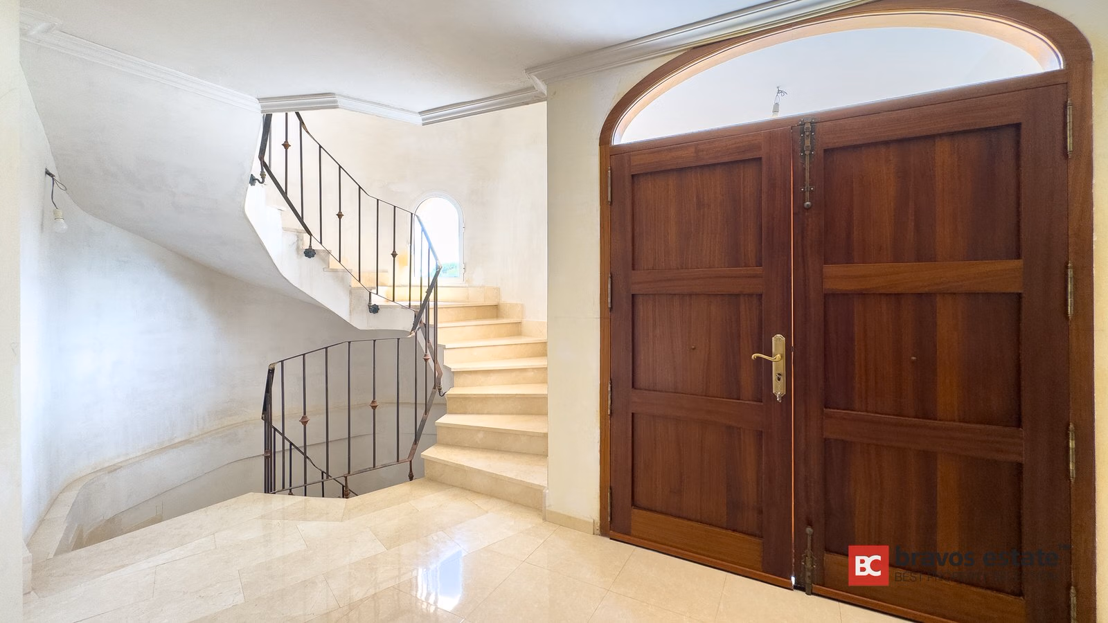 Spacious 5-Bedroom Villa in Mutxamel - 5