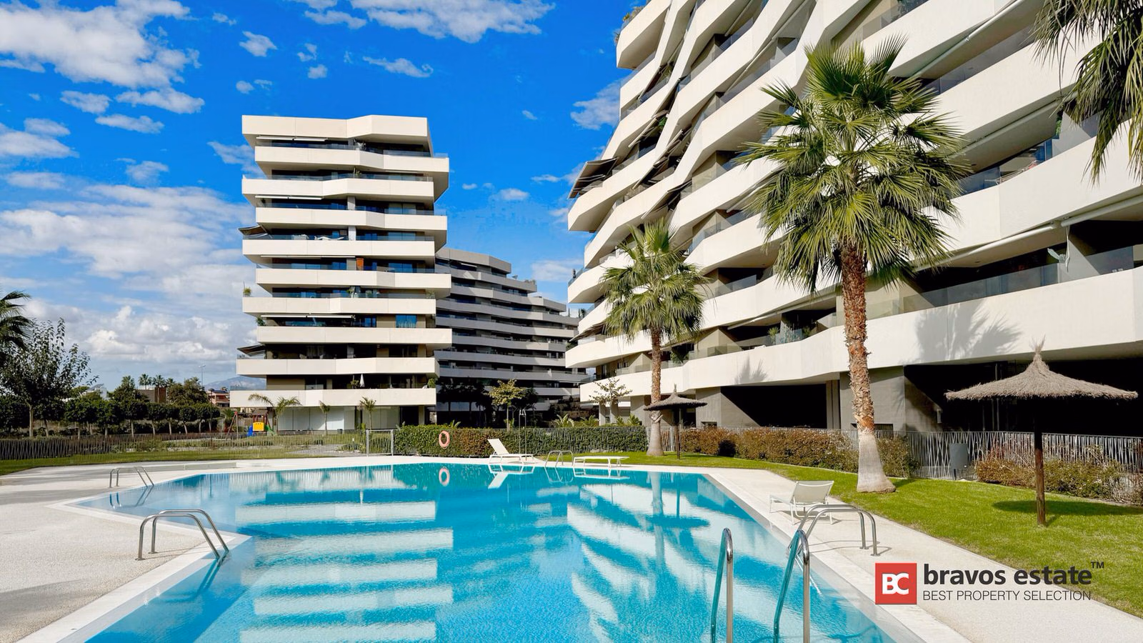 Beachside 4-Bedroom Apartment in Playa de San Juan · 146 m² 1