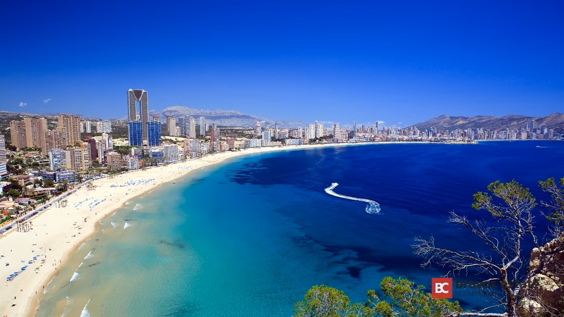 Spacious 3-Bedroom Apartment in Finestrat · 183 m² - 33