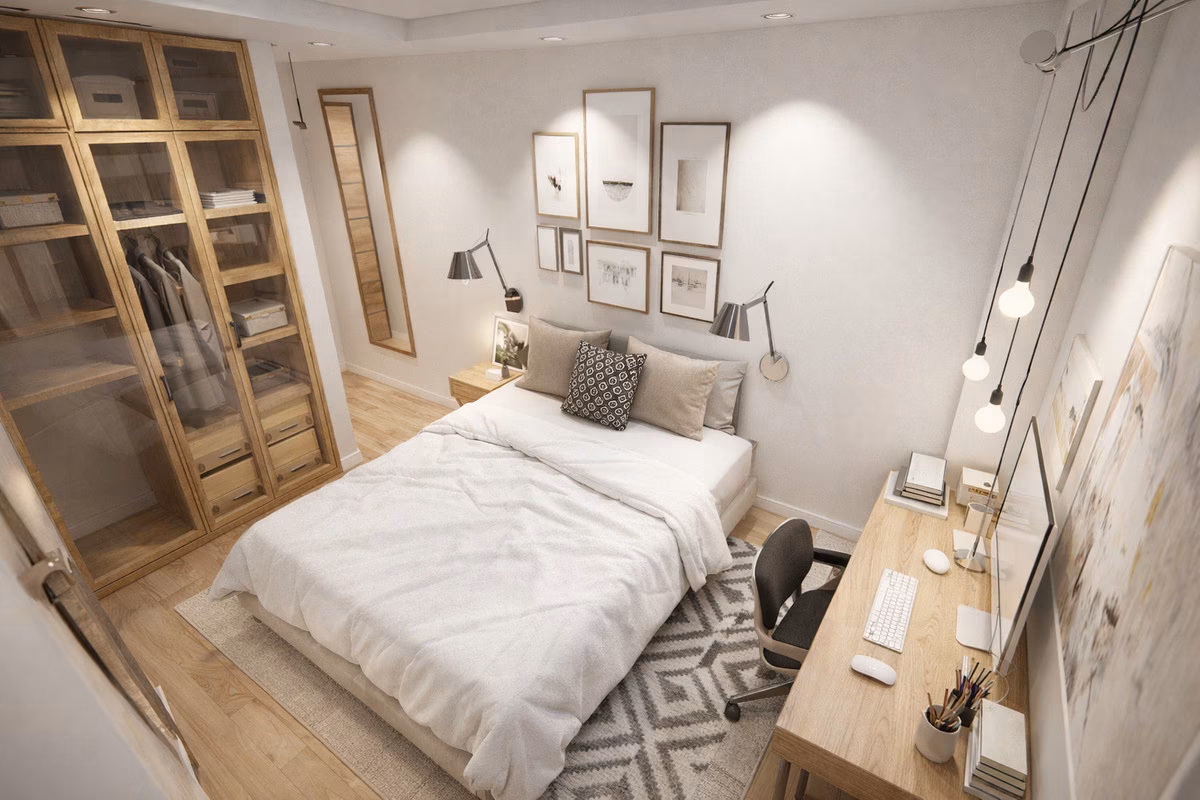 Schlafzimmer mit Schreibtisch und Glasschrank