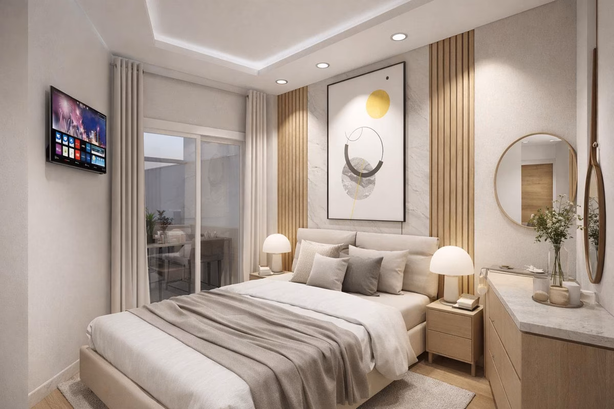 Schlafzimmer mit Holzpaneelen und Balkontür