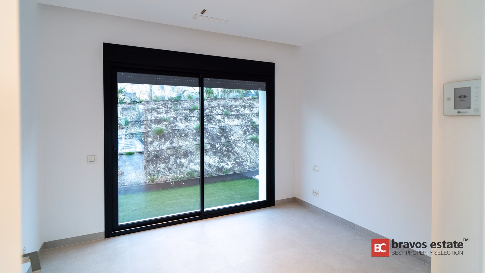 Villa Espaciosa de 3 Dormitorios en Las Colinas · 409 m² - 9