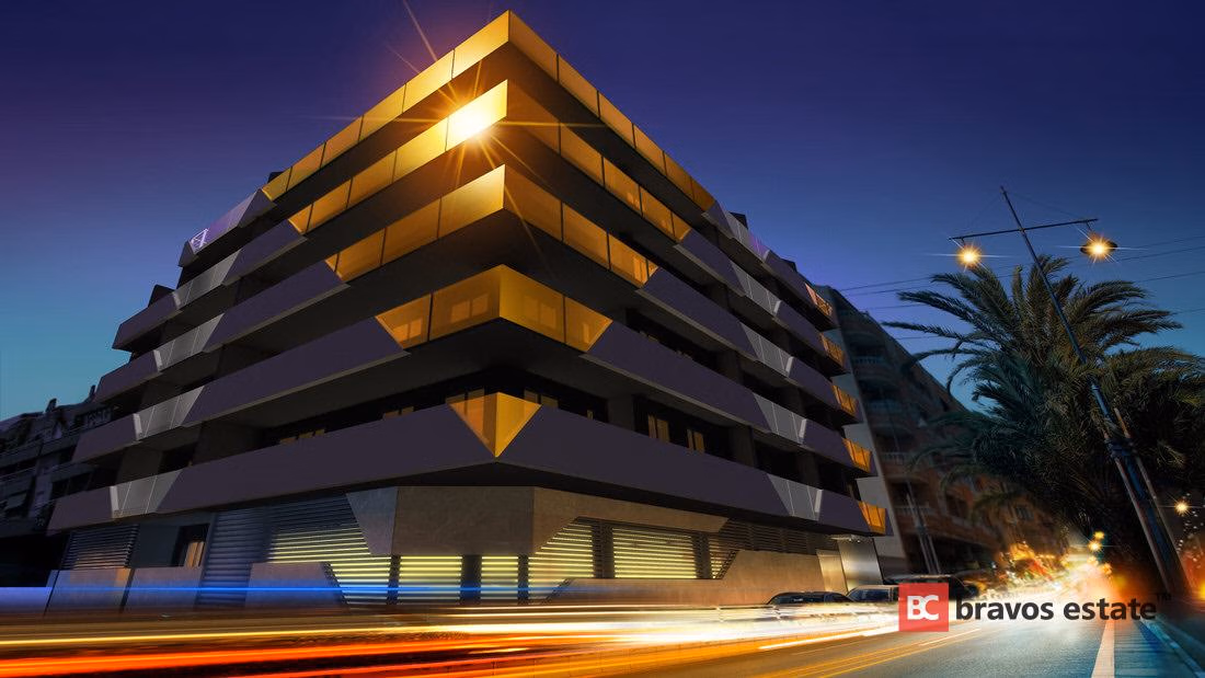 Seafront 2-Bedroom Apartment in Torrevieja - 10