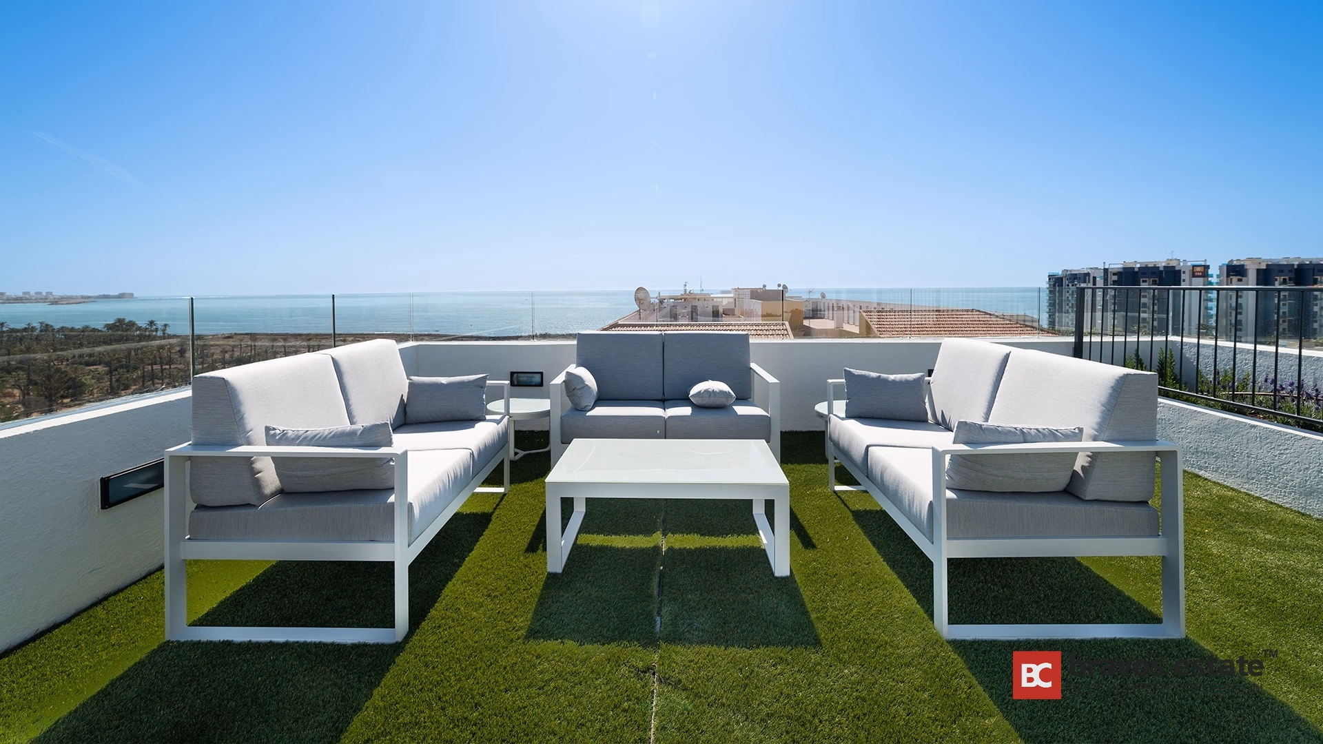 Beachside 2-Bedroom Apartment in Punta Prima - 6