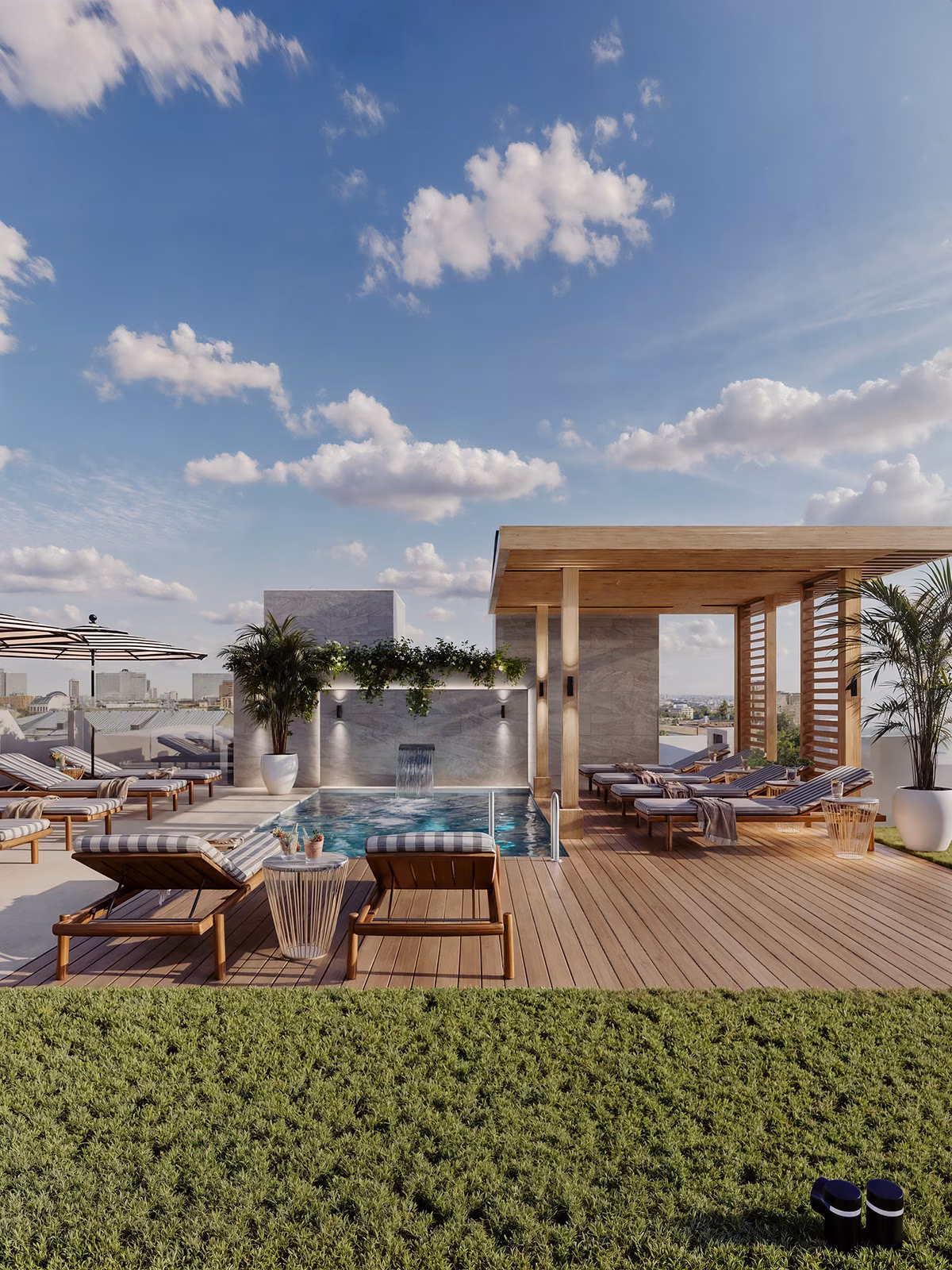 Piscine sur le toit avec terrasse en bois, transats et pergola