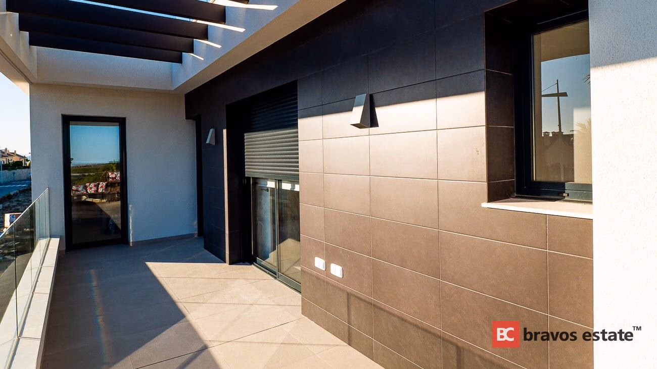 Villa de Obra Nueva de 5 Dormitorios en Torrevieja - 8