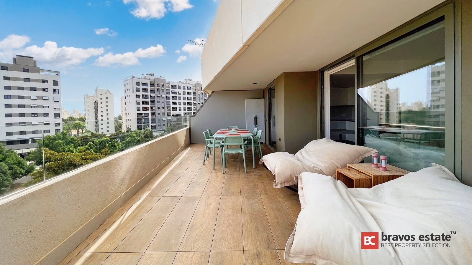 Beachside 3-Bedroom Apartment in Playa de San Juan - 8