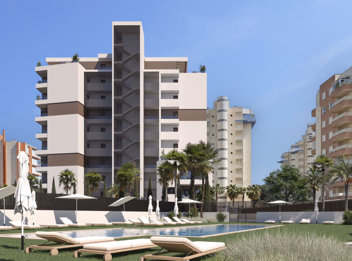 Visuel : piscine commune avec pelouse et transats devant l’immeuble