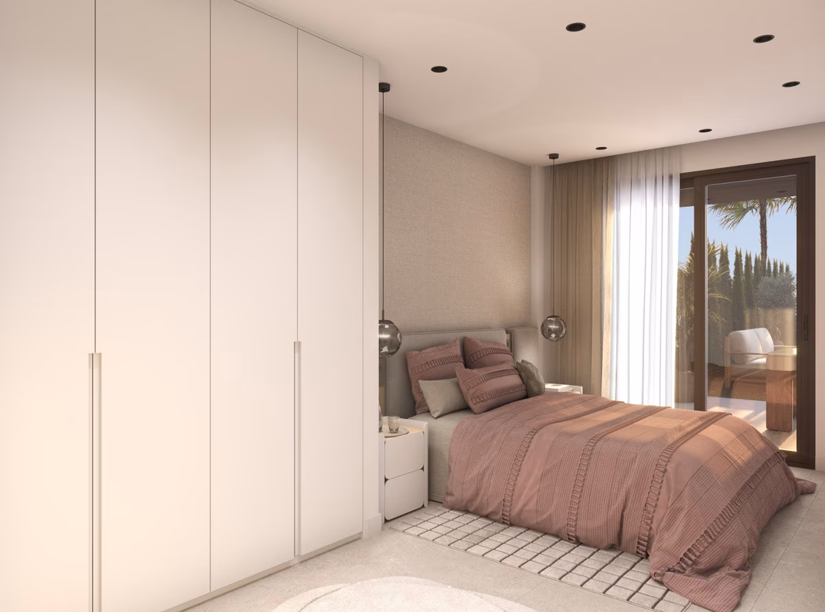 Visuel : chambre avec placards intégrés et baies coulissantes donnant sur la terrasse