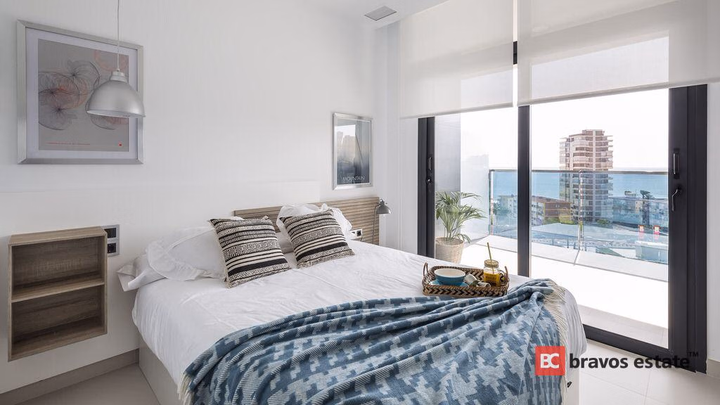 Seafront 2-Bedroom Apartment in Benidorm - 8